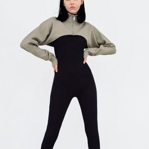 Zara Cropped Sweatshirt 🍃